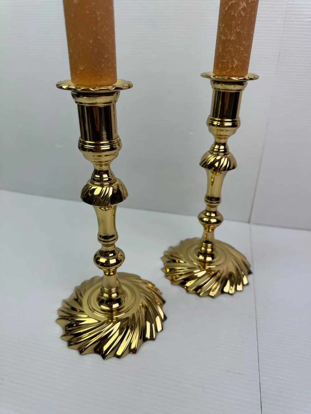 VTG Baldwin Solid Brass Candlesticks Pair Swirl Base Queen Ann USA 9” W/ Inserts